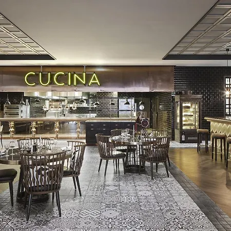 柏林泰坦尼克公路别墅 酒店