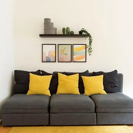 One Bedroom Neukoelln Apartment *