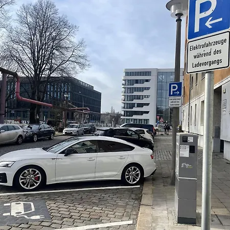 2 Neben Warschauer Platz Und Spree