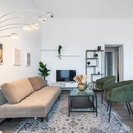 Homely - Spacious, Modern, S-bahn Nearby , Groups & Families *