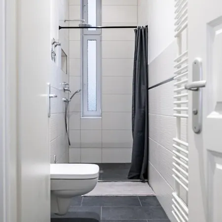 Homely - Spacious, Modern, S-bahn Nearby , Groups & Families * Berlin