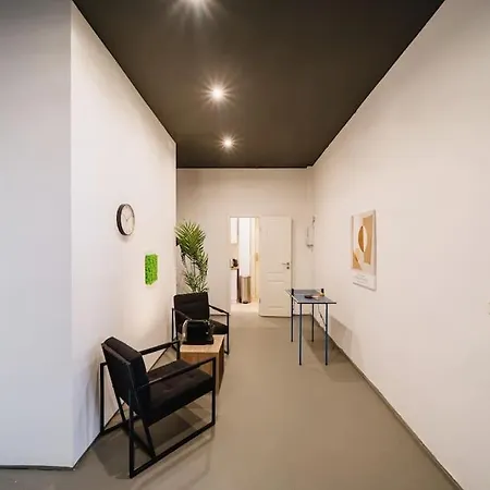 Apartment New 130m², Lounge Room, Im Herzen Berlins