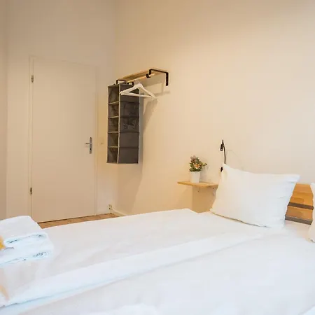 Apartment 2 Bedroom In Convinient Location Berlin