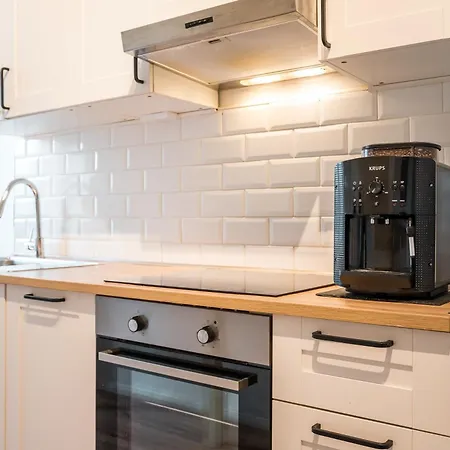 Apartment 2 Bedroom In Convinient Location Berlin