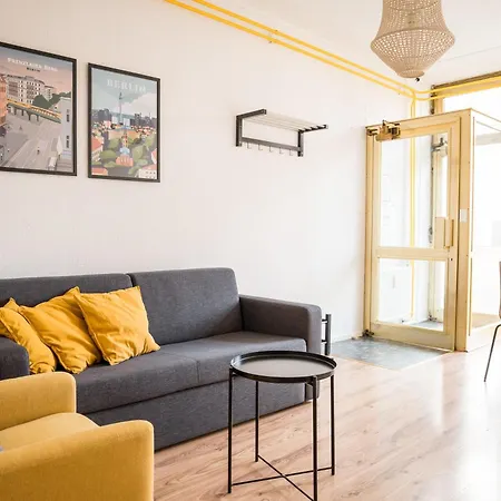 2 Bedroom In Convinient Location * Berlin