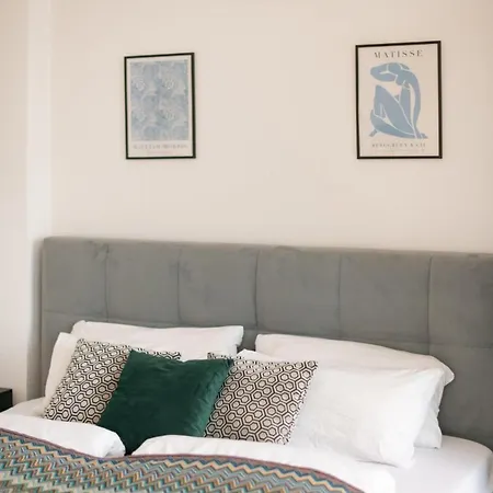 Apartment Homely - Spacious, Modern, S-bahn Nearby , Groups & Families