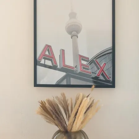 Homely - Spacious, Modern, S-bahn Nearby , Groups & Families Apartment *