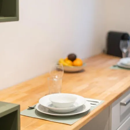Homely - Spacious, Modern, S-bahn Nearby , Groups & Families Apartment