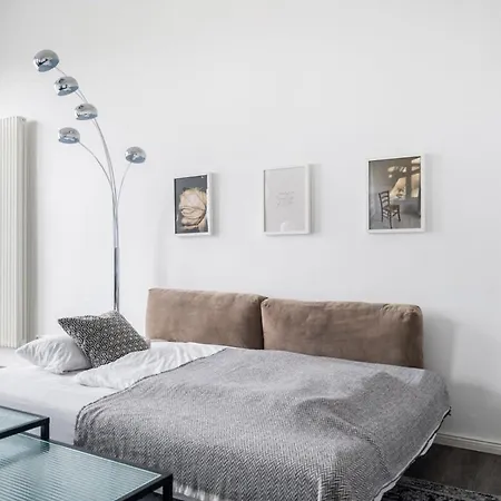 Homely - Spacious, Modern, S-bahn Nearby , Groups & Families Apartment *