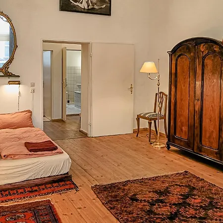 Apartment La Vie En Rose: Elegance And Art Berlin