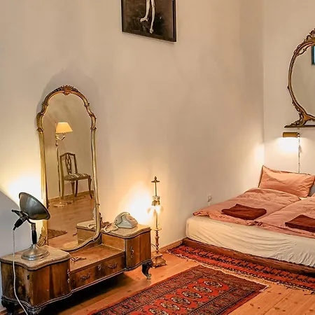 La Vie En Rose: Elegance And Art Apartment *