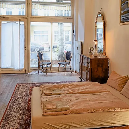La Vie En Rose: Elegance And Art * Berlin