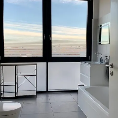 Luxury Penthouse Jacuzzi, Pool Table, Bbq & Desks Berlin