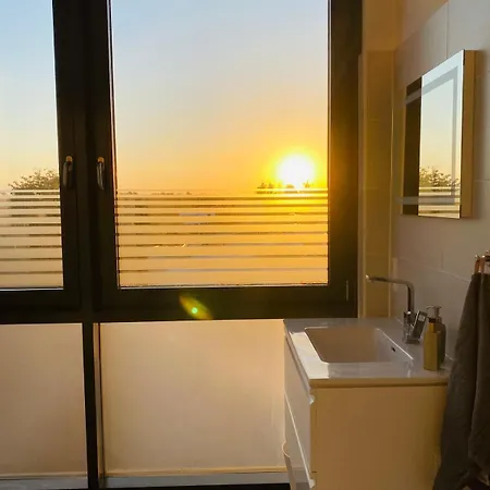 Hotel Luxury Penthouse Jacuzzi, Pool Table, Bbq & Desks *