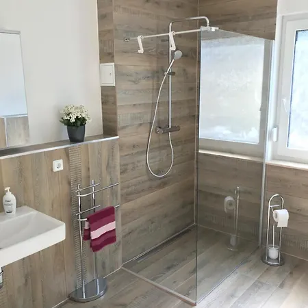 Schoene Neu Erbaute Apartment