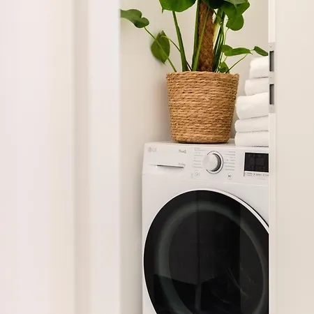 Exklusive Luxus-unterkunft In Mitte: 2 Apartments, 130m², Designer-moebel, Co2 Neutrale Reinigung Apartment
