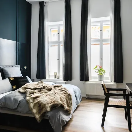 Exklusive Luxus-unterkunft In Mitte: 2 Apartments, 130m², Designer-moebel, Co2 Neutrale Reinigung Apartment *