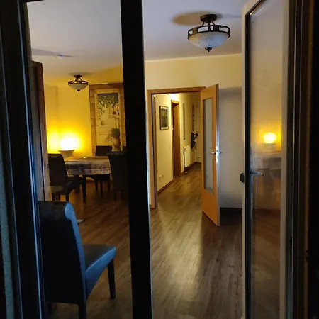 Modern Townhouse, Quiet And Close To The Centre. Holiday home
