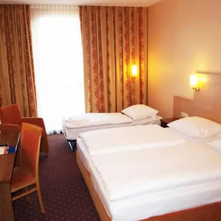 Plaza Charlottenburg Hotel 3*