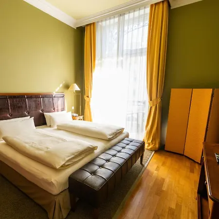 Louisa's Place Hotel