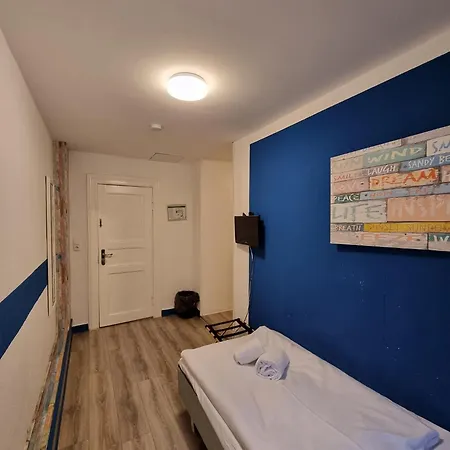 Safestay Hotel 3*