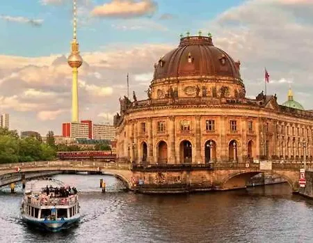 3-room Museum Island 2 Beds Apartment Berlin