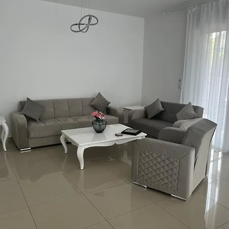 Apartment Luxus-doppelhaushaelfte Im Ruhigen Blumenviertel Berlin