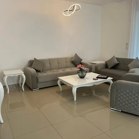 Apartment Luxus-doppelhaushaelfte Im Ruhigen Blumenviertel