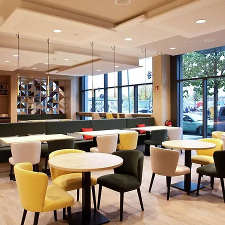 柏林市东区艺廊希尔顿欢朋酒店 酒店