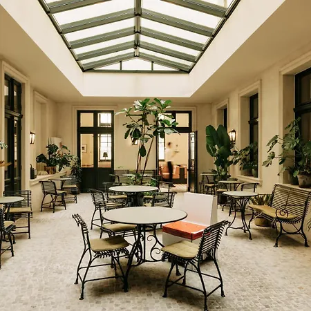 Boutique Chateau Royal