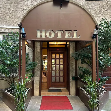 Hotell Adam 2*