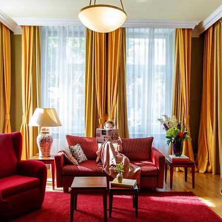 Louisa's Place Hotel
