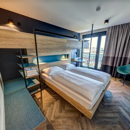 Hotel Schulz At The East Side Gallery