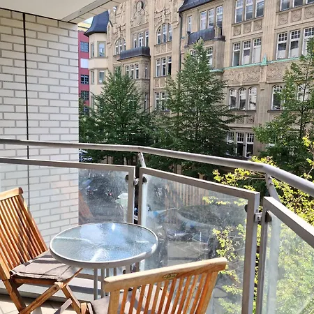 Topdomizil Checkpoint Plaza Apartment