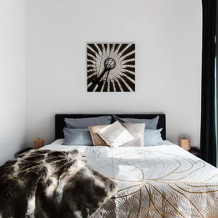 Apartment 90sqm 2br Design Gem - Outdoor Terrace *
