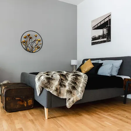 Apartment 90sqm 2br Design Gem - Outdoor Terrace