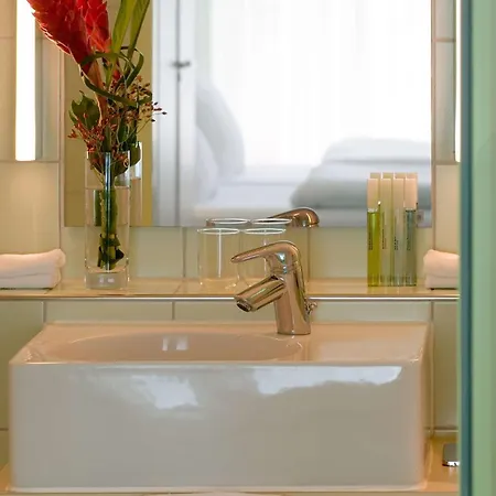 Park Plaza Hotel 4*