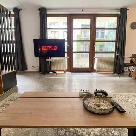 Modern L Netflix L Fast Wifi L Xbox Apartment *