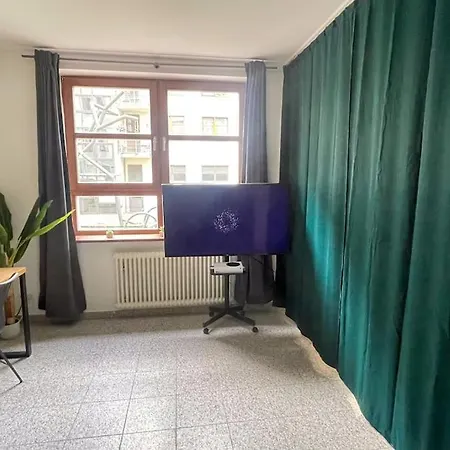Modern L Netflix L Fast Wifi L Xbox Apartment Berlin