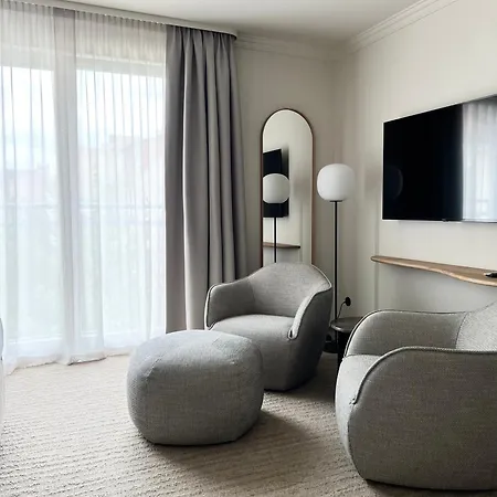 Hotel Adelante Boutique 4*