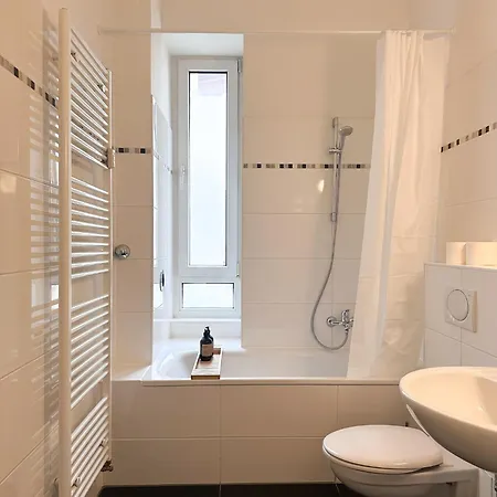 Apartment Nook Design-apartments Mit Kueche, Duschbad, Neben U-bahn Station Aber Ruhig Gelegen