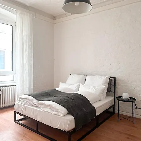 Apartment Nook Design-apartments Mit Kueche, Duschbad, Neben U-bahn Station Aber Ruhig Gelegen *