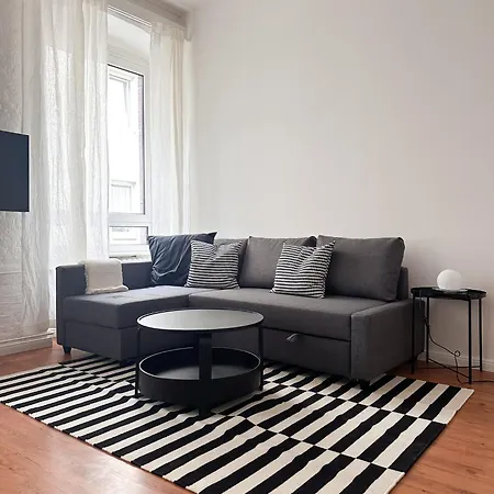Nook Design-apartments Mit Kueche, Duschbad, Neben U-bahn Station Aber Ruhig Gelegen Apartment *