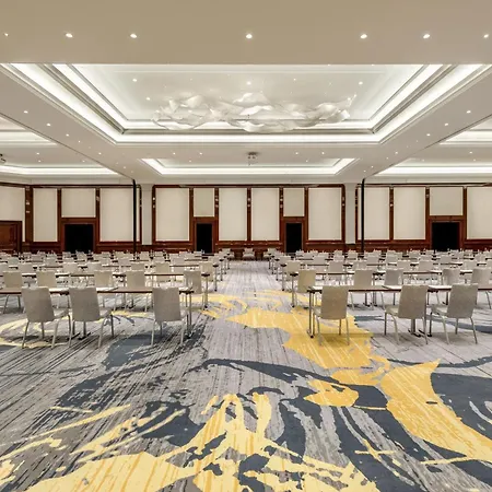 The Ritz-carlton,