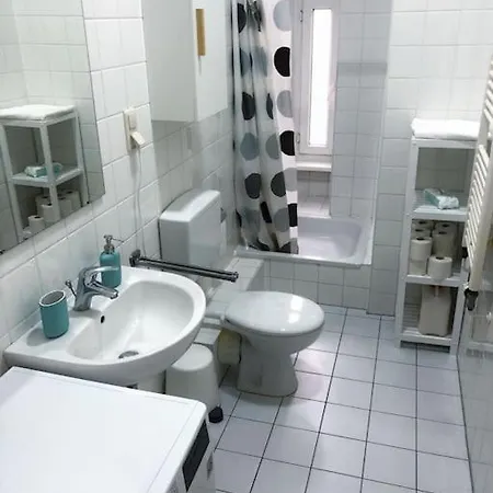 Apartment 750 Sft Lovely In Mitte