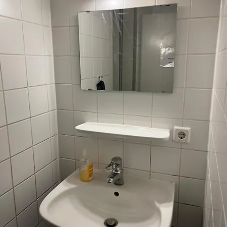 Direkt Am - Toilette Und Dusche In Separatem Gebaeude * Berlin