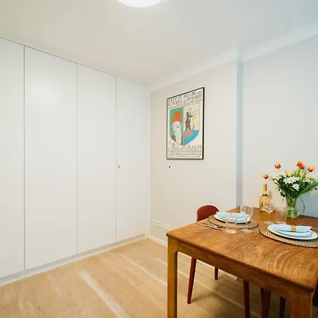Homely - Cozy Studio, Modern, Near Theater & Kurfuerstendamm Apartment Berlin