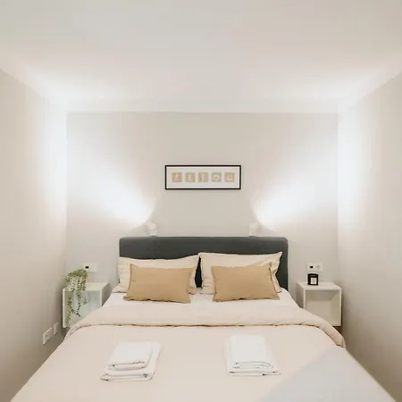 Homely - Cozy Studio, Modern, Near Theater & Kurfuerstendamm Apartment