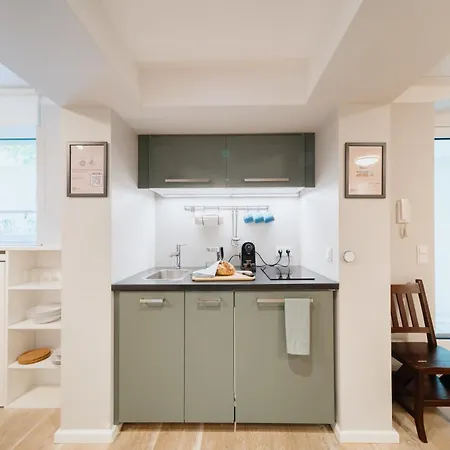 Apartment Homely - Cozy Studio, Modern, Near Theater & Kurfuerstendamm