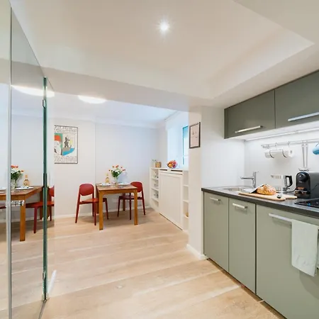 Homely - Cozy Studio, Modern, Near Theater & Kurfuerstendamm Apartment Berlin
